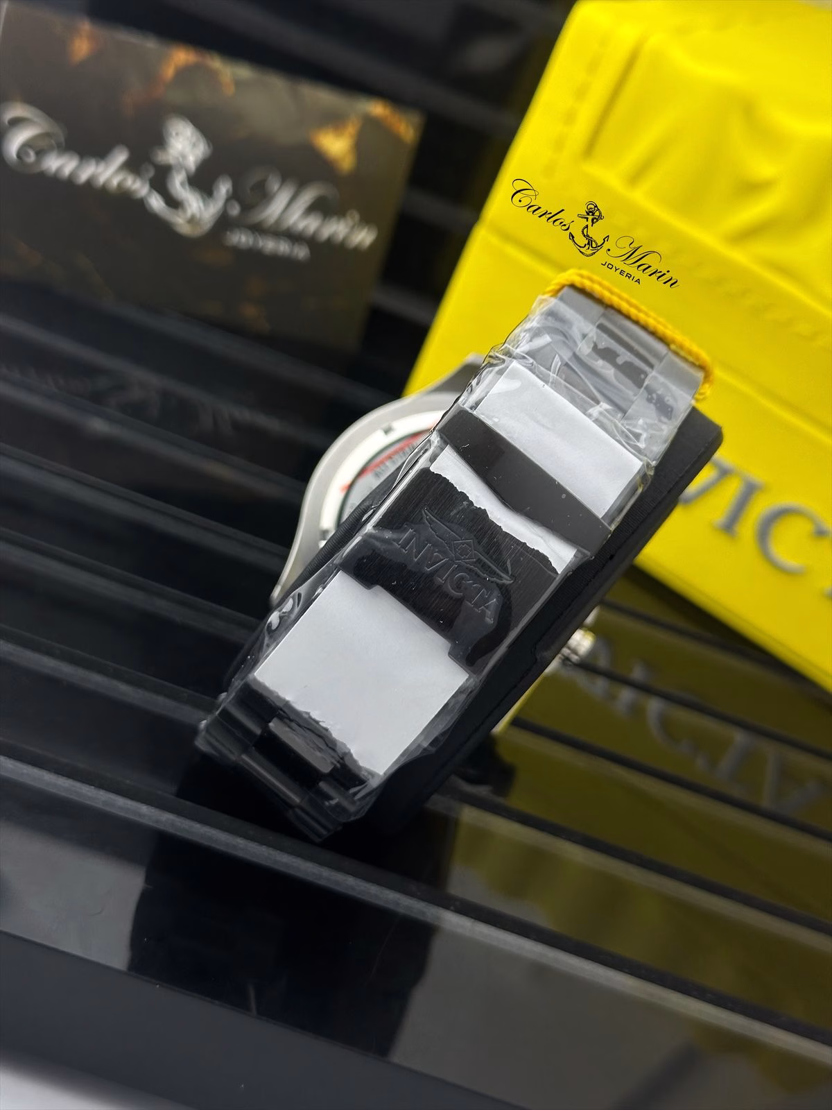 🕶️✨ Reloj para Hombre INVICTA – Elegancia y Poder en Acero Oscuro ⏱️💪REF: 33942 - Imagen 4